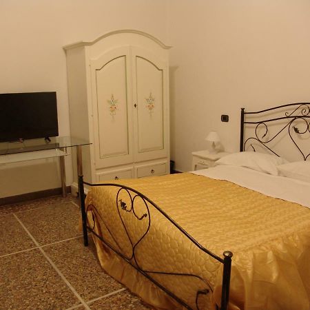 Holiday Pisa Gare Ngoại thất bức ảnh